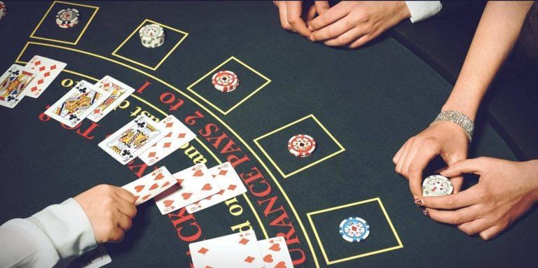 Khái quát về trò chơi và Luật rút bài Baccarat